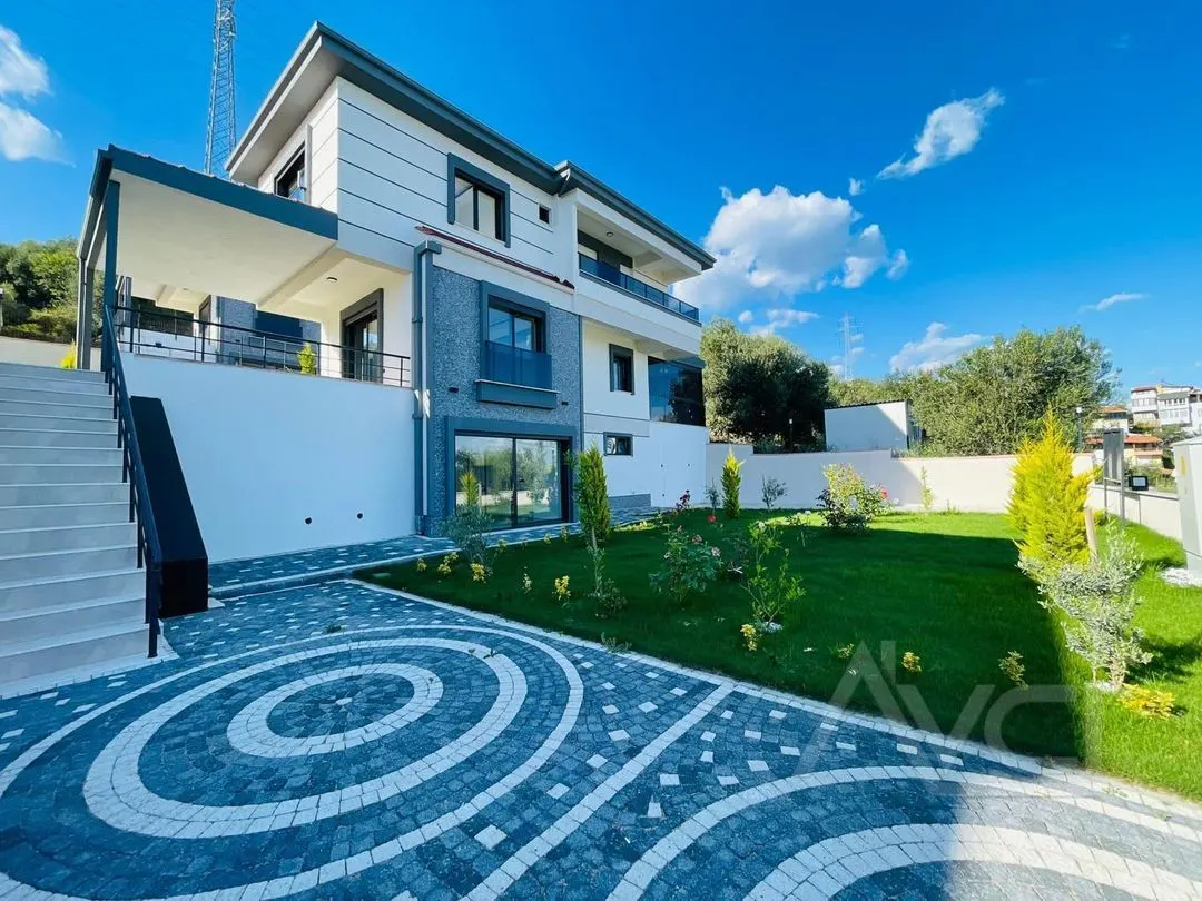 AVCI’DAN 400 M2 ARSA TAM MÜSTAKİL DENİZ MANZARALI VİLLA