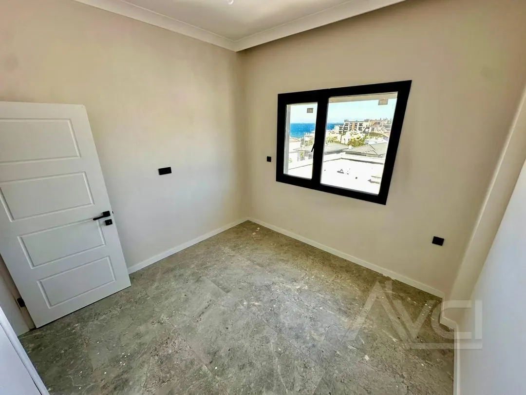 AVCI’DAN HER ODADAN DENİZ MANZARALI DENİZE 50MT SIFIR VİLLA