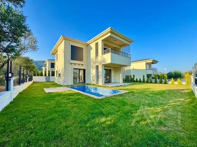 AVCI’DAN 500M2 ARSA İÇERİSİNDE MÜSTAKİL HAVUZLU DENİZ MANZARALI VİLLA
