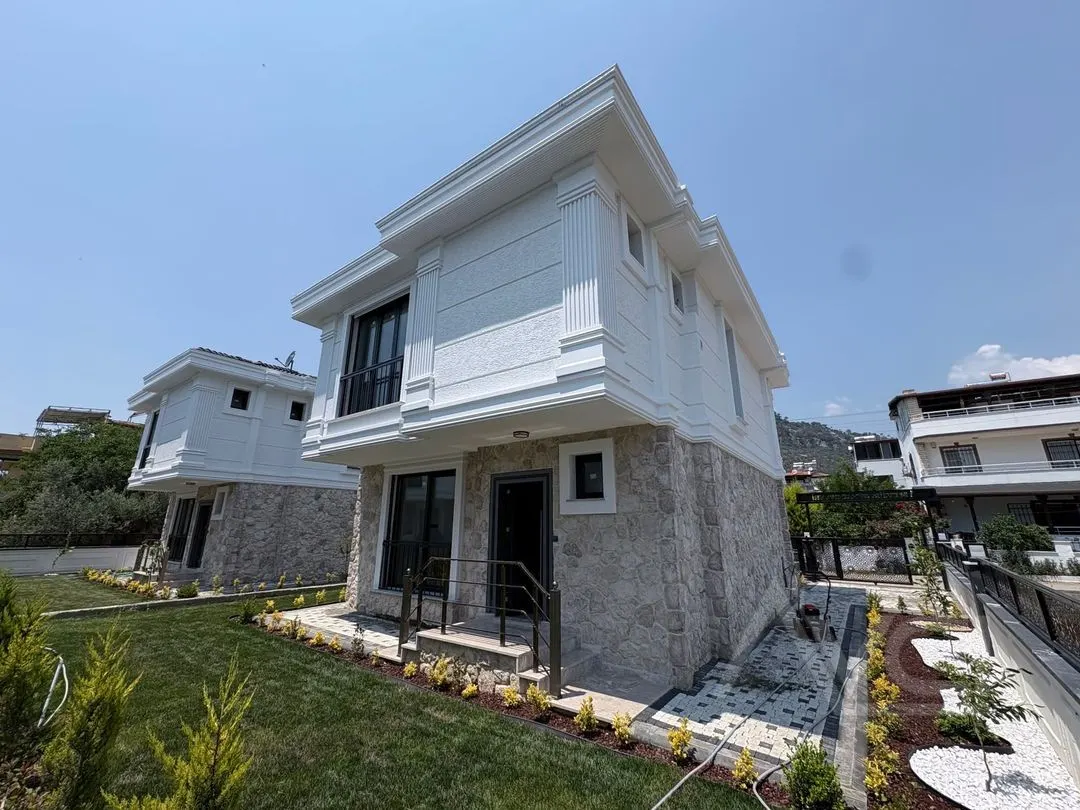 AVCI’DAN KÜÇÜKKUYUDA SİTE İÇERİSİNDE MÜSTAKİL YOLA YAKIN 3+1 VİLLA