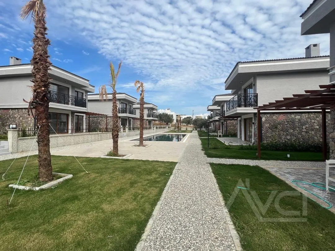 AVCI'DAN TAM MÜSTAKİL HAVUZLU DENİZE 200 MT SON 2 VİLLA