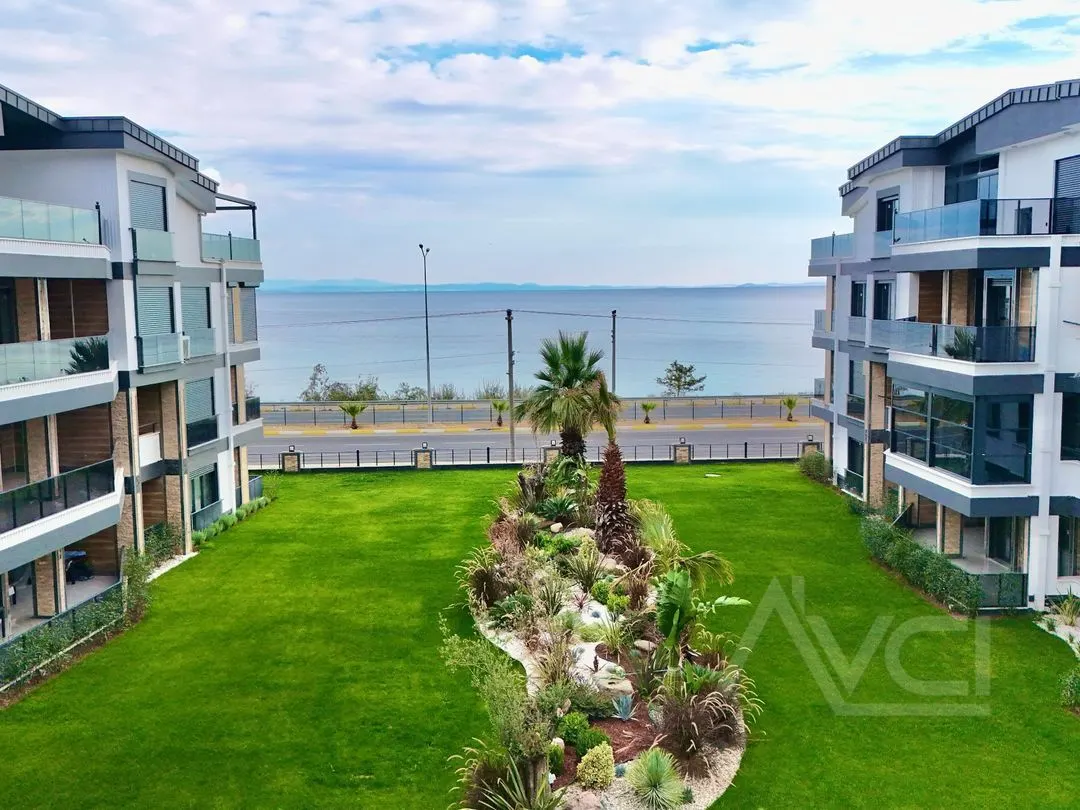 AVCI’DAN DENİZE SIFIR EN ÖN CEPHE HAVUZLU SİTE-EN GÜZEL DAİRE