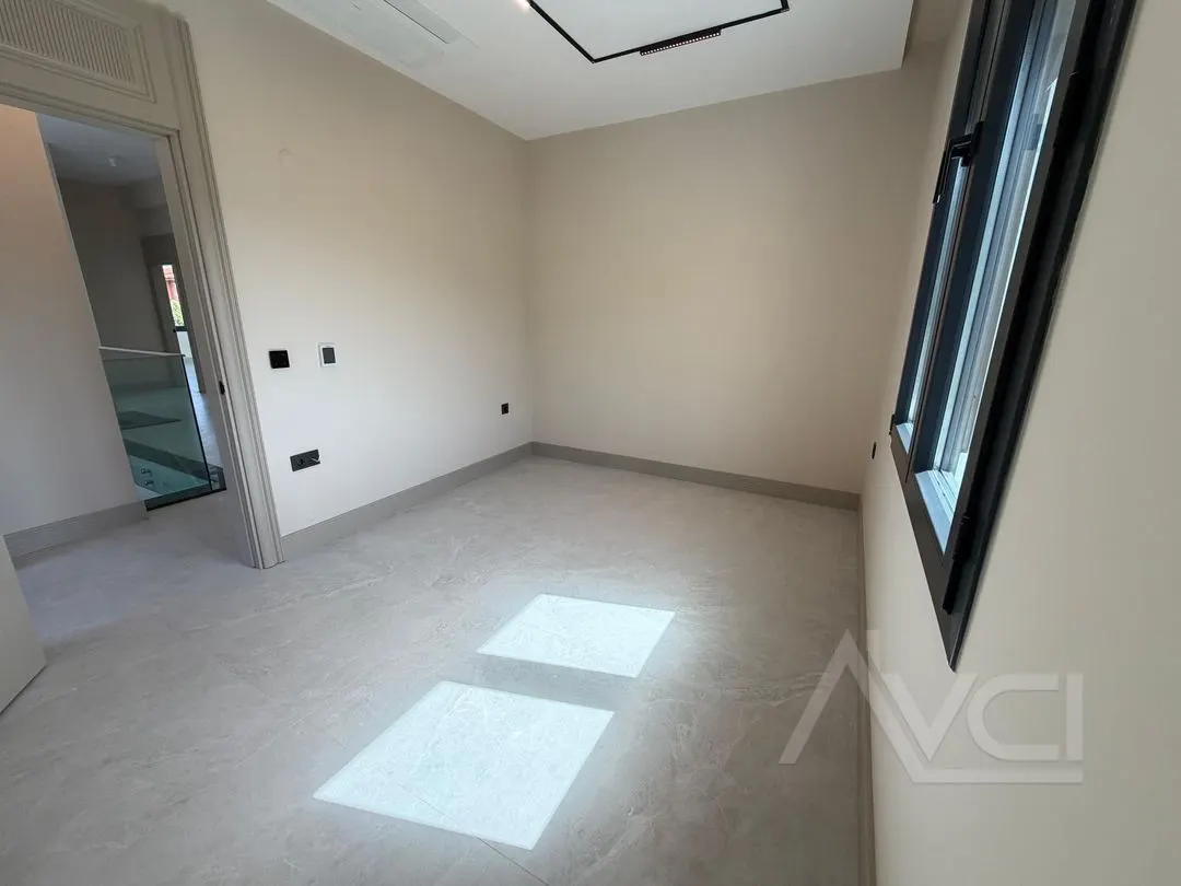 AVCI’DAN ALTINOLUKTA 700M2 İÇERİSİNDE BEYAZ KONAK