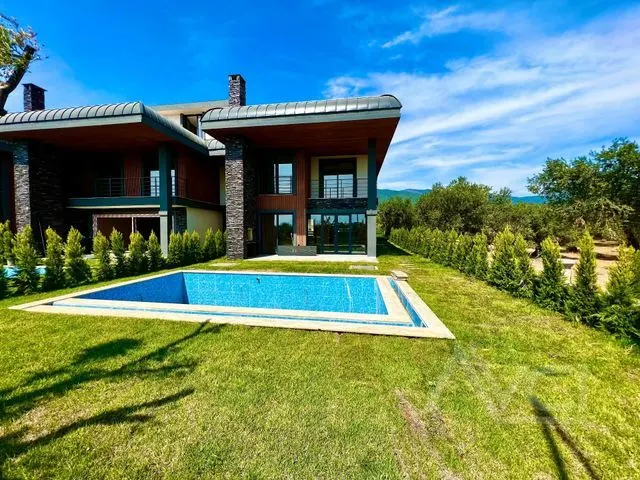 OTELLER CİVARINDA 320M2 ARSALI 4+1 MÜSTAKİL HAVUZLU VİLLA