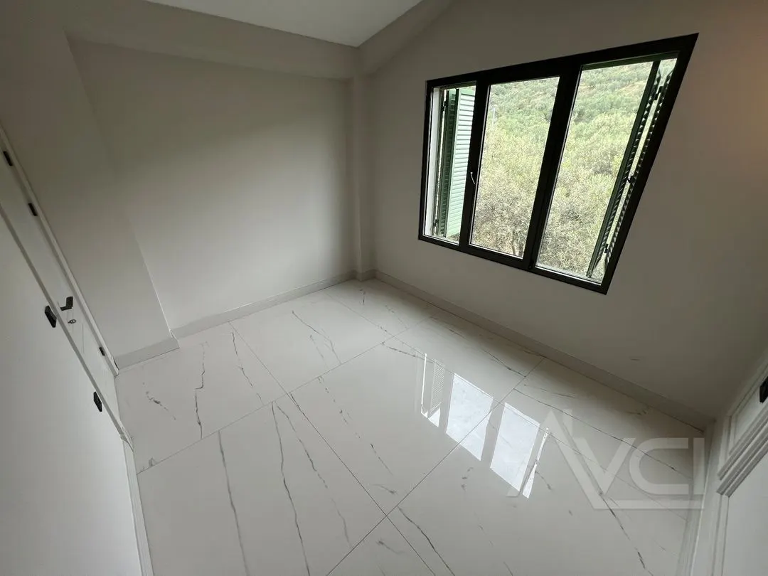 AVCI’DAN 700M2 ARSA İÇİNDE GİRİŞTE 2 ODALI HAVUZLU LÜKS ALAÇATİ TARZI VİLLA