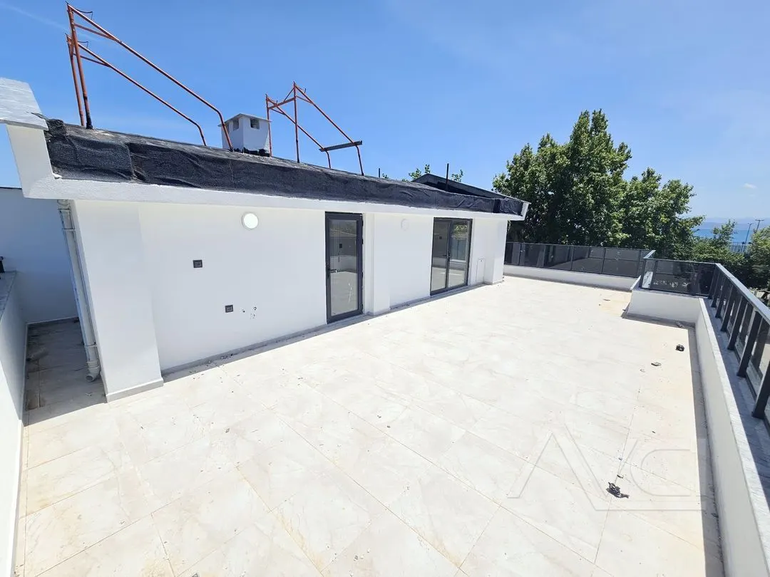 AVCI’DAN FENER HAVACILAR ARASI DENİZE 50 MT 4+1 SIFIR VİLLA