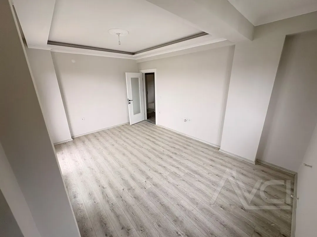 AVCI’DAN KÜCÜKKUYUDA YOLA YAKIN SİTE İÇİ ÜST KAT 2+1 DAİRE