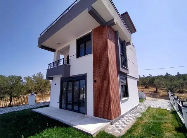 AVCI’DAN TAM MÜSTAKİL DENİZ MANZARALI 275M2 ARSALI VİLLA
