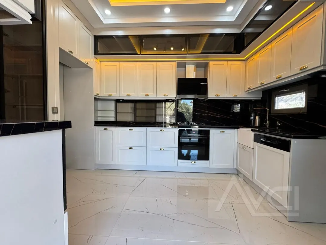 AVCI’DAN YOL ALTI 400 M2 ARSALI MÜSTAKİL HAVUZLU 6+1 VİLLA