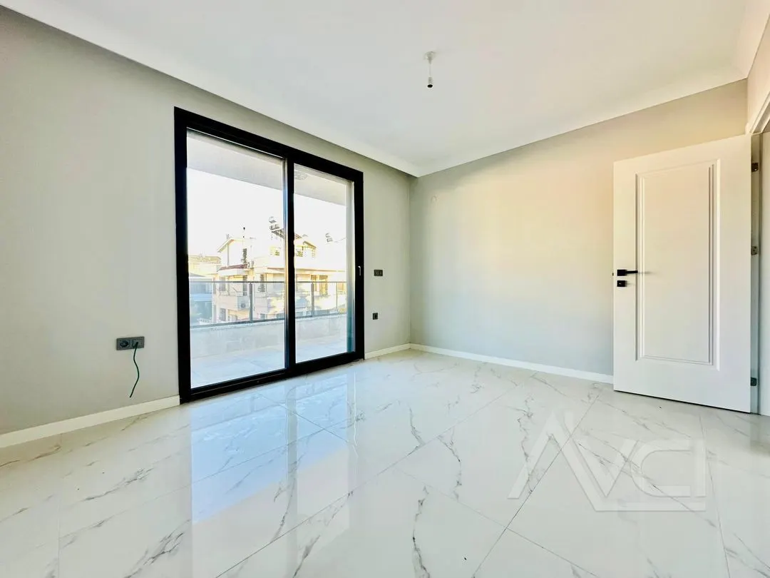 AVCI’DAN DENİZE 300 MT SIFIR TERASLI FUL ISLAK ZEMİNLİ VİLLA