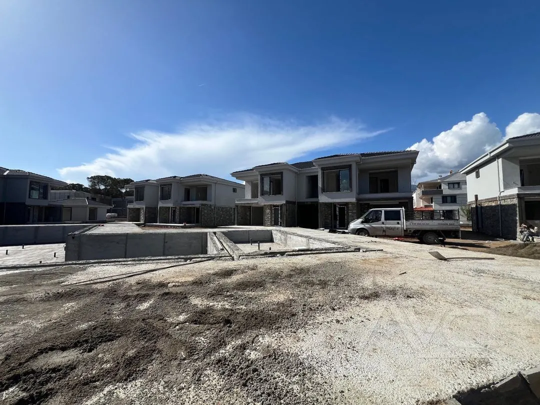 AVCI’ DAN TEK YETKİ 300M2 NET DENİZE SIFIR VİLLA/ÜÇÜNCÜ SIRA