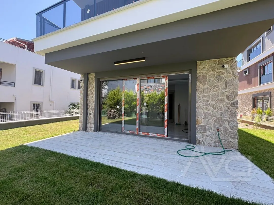 AVCI’DAN NARLI ALTINDA DENİZE 150MT 3+1 SIFIR VİLLA