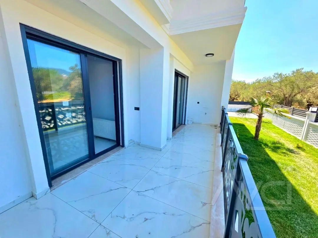 AVCI’DAN 4+1 GİRİŞTE ODALI AYRI MUTFAK DENİZE 350MT VİLLA