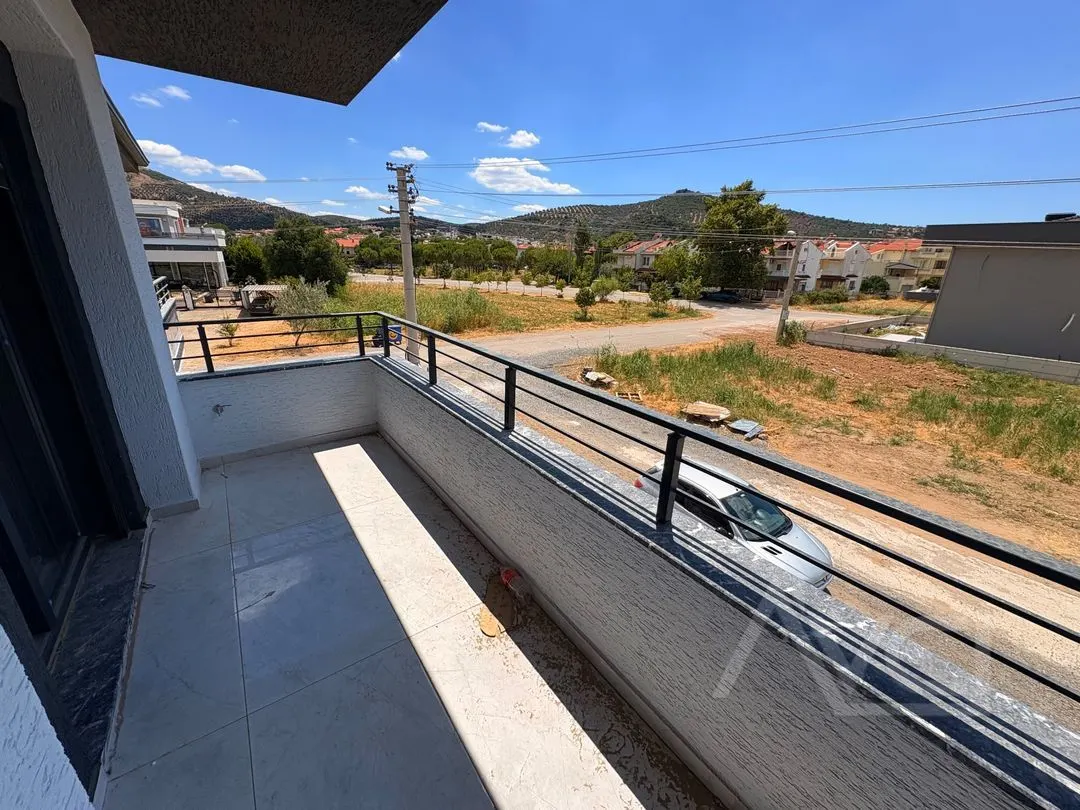 AVCI’DAN 3+1 BURHANİYE’DE DENİZE 50MT VİLLA