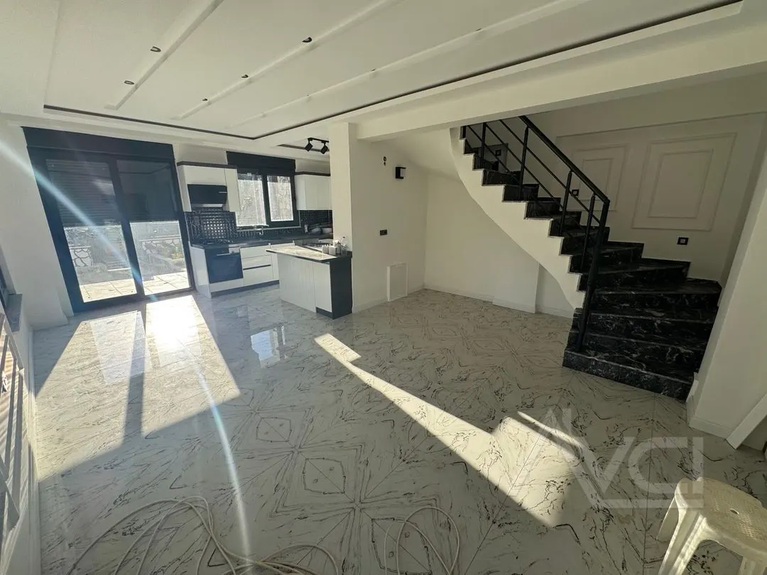 AVCI’DAN MIHLI’DA DENİZE 250MT MÜSTAKİL VİLLA
