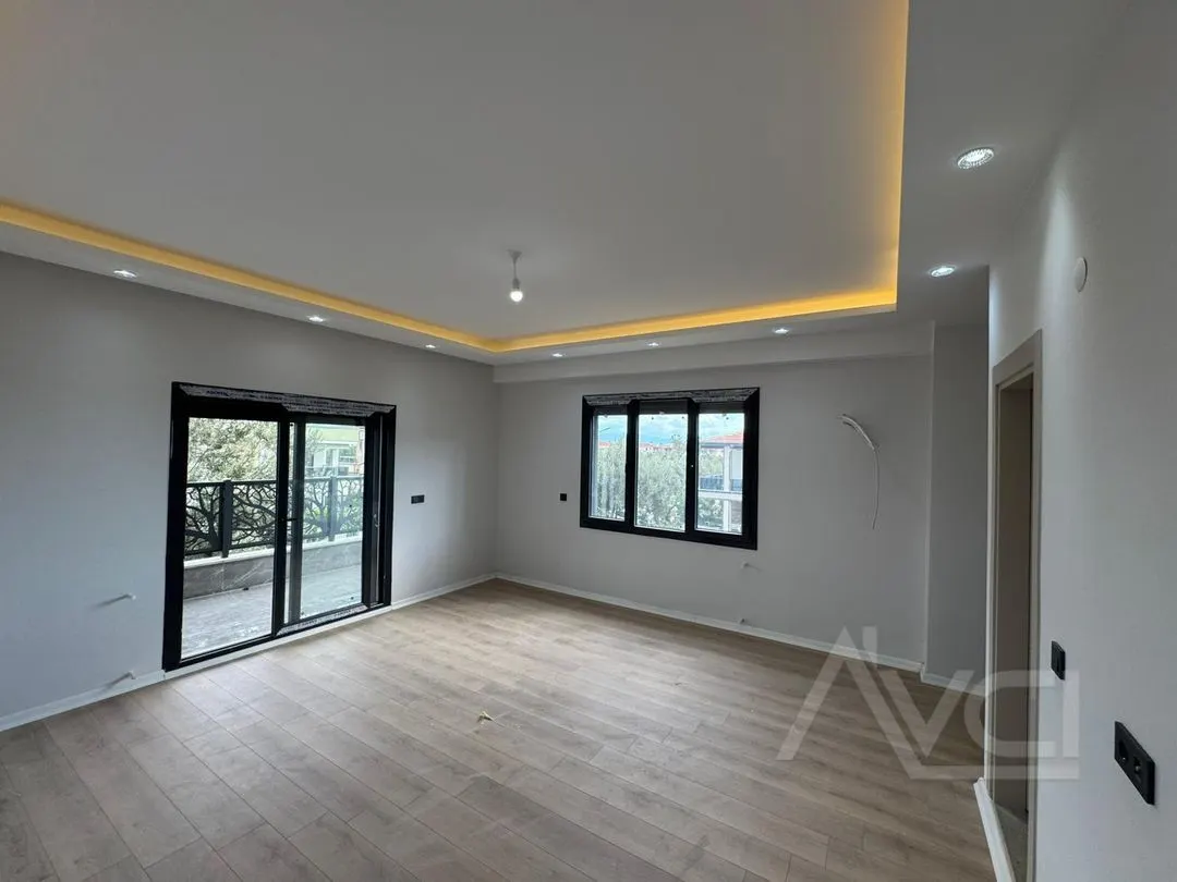 AVCI’DAN BAHÇELİ VE LÜKS TASARIMLI SIFIR 4+1 VİLLA