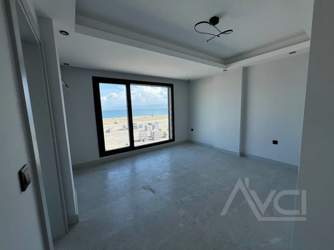 AVCI’DAN DENİZİN EN ÖNÜNDE SIFIR 300M2 İÇ KULLANIM ALANLI TAŞ VİLLA