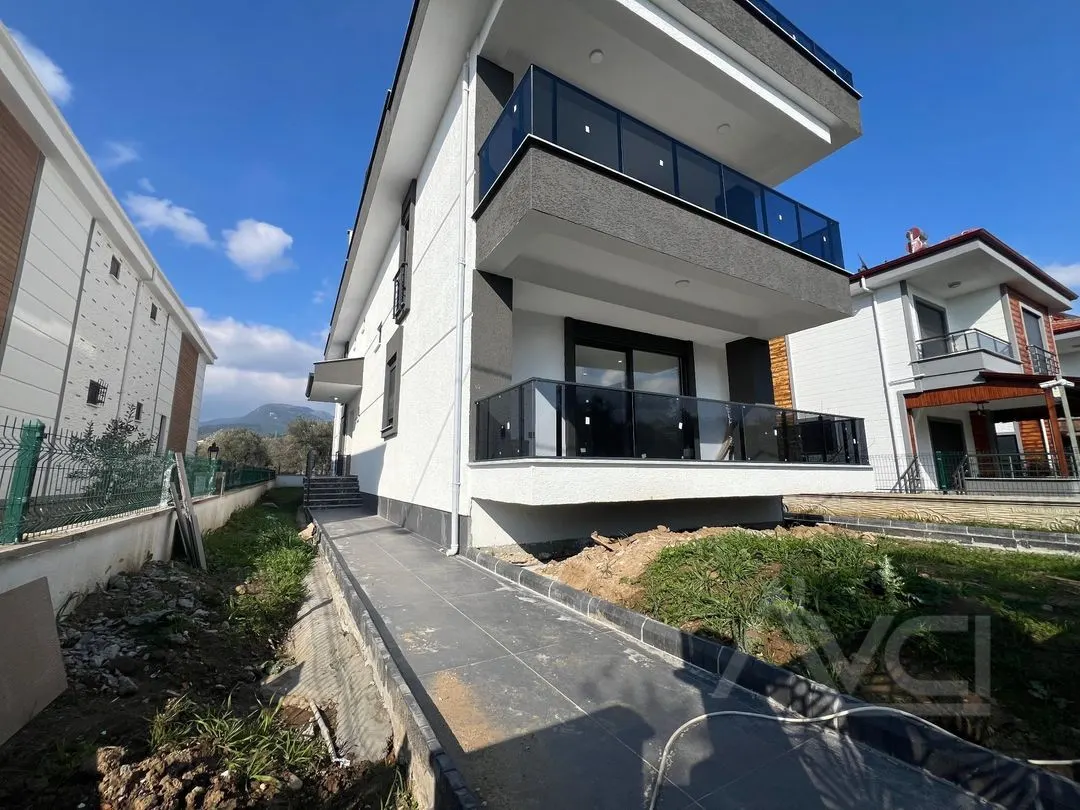 AVCI’DAN DENİZE 300 MT YOL ALTINDA 4+1 LÜKS VİLLA
