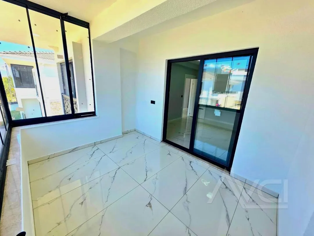 AVCI’DAN 4+1 GİRİŞTE ODALI AYRI MUTFAK DENİZE 350MT VİLLA