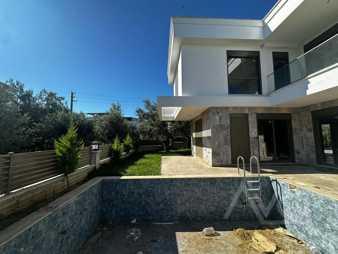 AVCI’DAN KÜÇÜKKUYUDA DENİZE 350MT GİRİŞTE ODALI MÜSTAKİL HAVUZLU