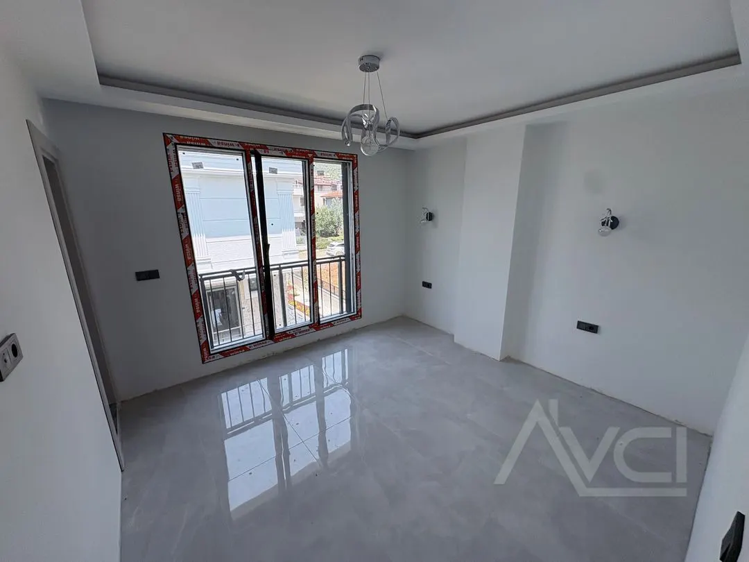 AVCI’DAN KÜÇÜKKUYUDA SİTE İÇERİSİNDE MÜSTAKİL YOLA YAKIN 3+1 VİLLA