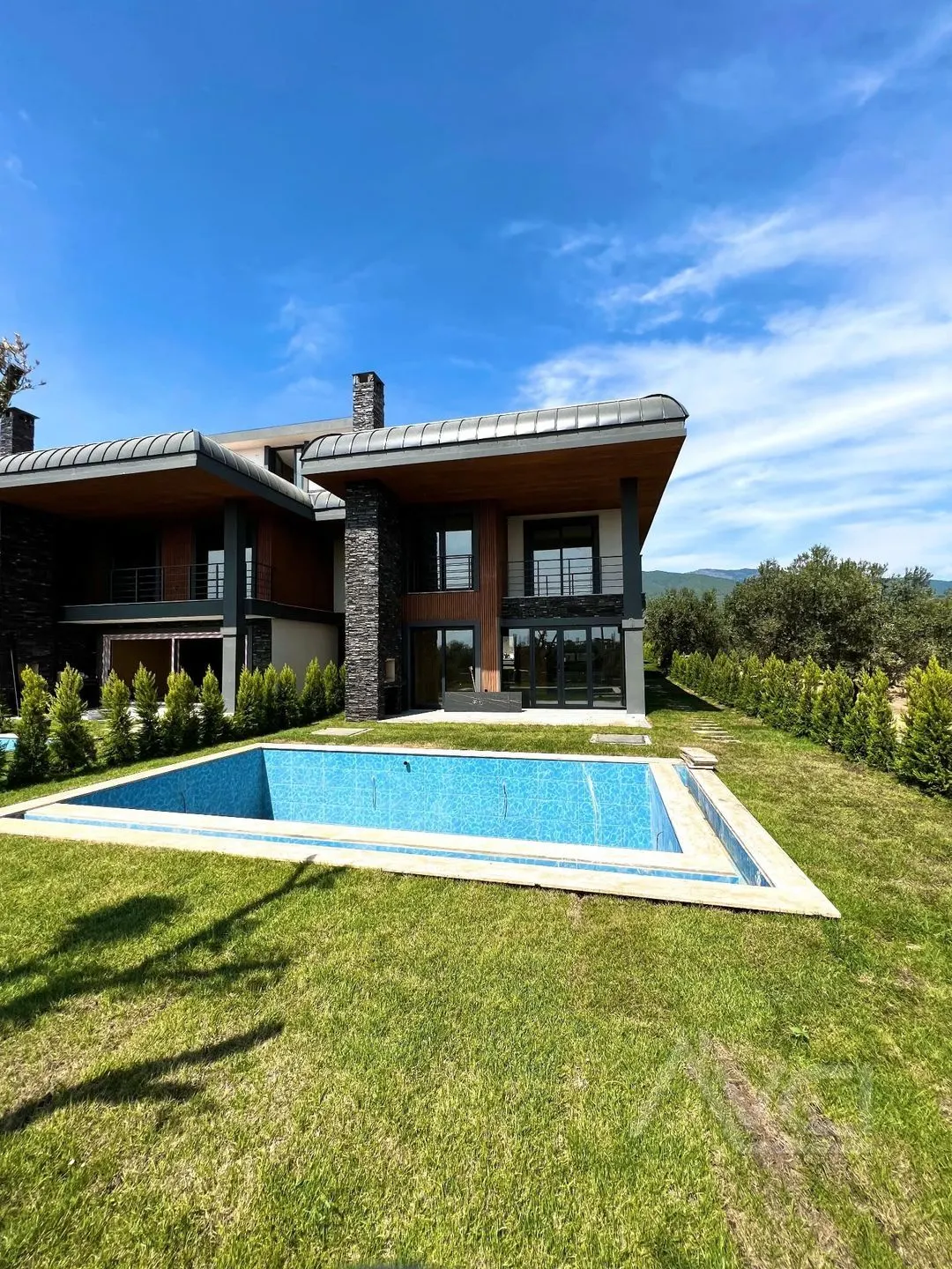 OTELLER CİVARINDA 320M2 ARSALI 4+1 MÜSTAKİL HAVUZLU VİLLA