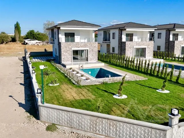 AVCI’DAN GÜRE-AKÇAY ARASI 600M2 ARSA MÜSTAKİL HAVUZLU LÜKS VİLLA