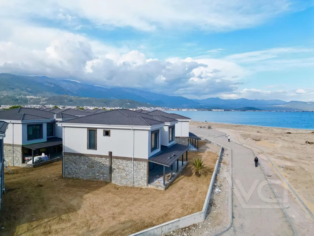 AVCI’ DAN TEK YETKİ 300M2 NET DENİZE SIFIR VİLLA/ÜÇÜNCÜ SIRA