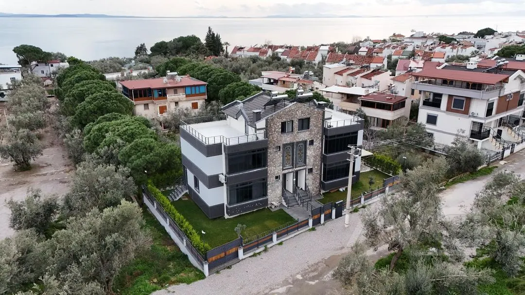AVCI’DAN AVCILAR’DA DENİZE 50 MT DENİZ MANZARALI VİLLA