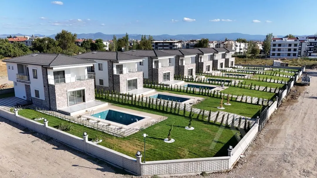 AVCI’DAN GÜRE-AKÇAY ARASI 600M2 ARSA MÜSTAKİL HAVUZLU LÜKS VİLLA