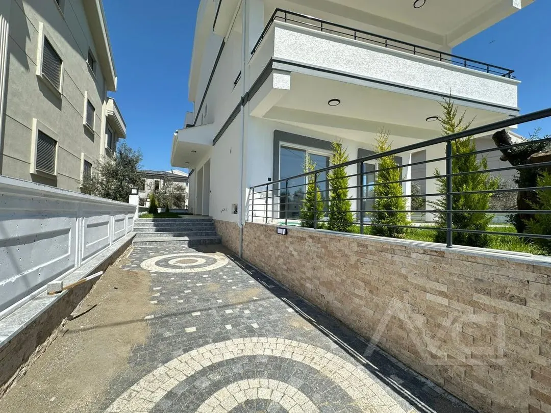 AVCI’DAN GÜRE’DE 4+1 TERASLI BAHÇELİ VİLLA