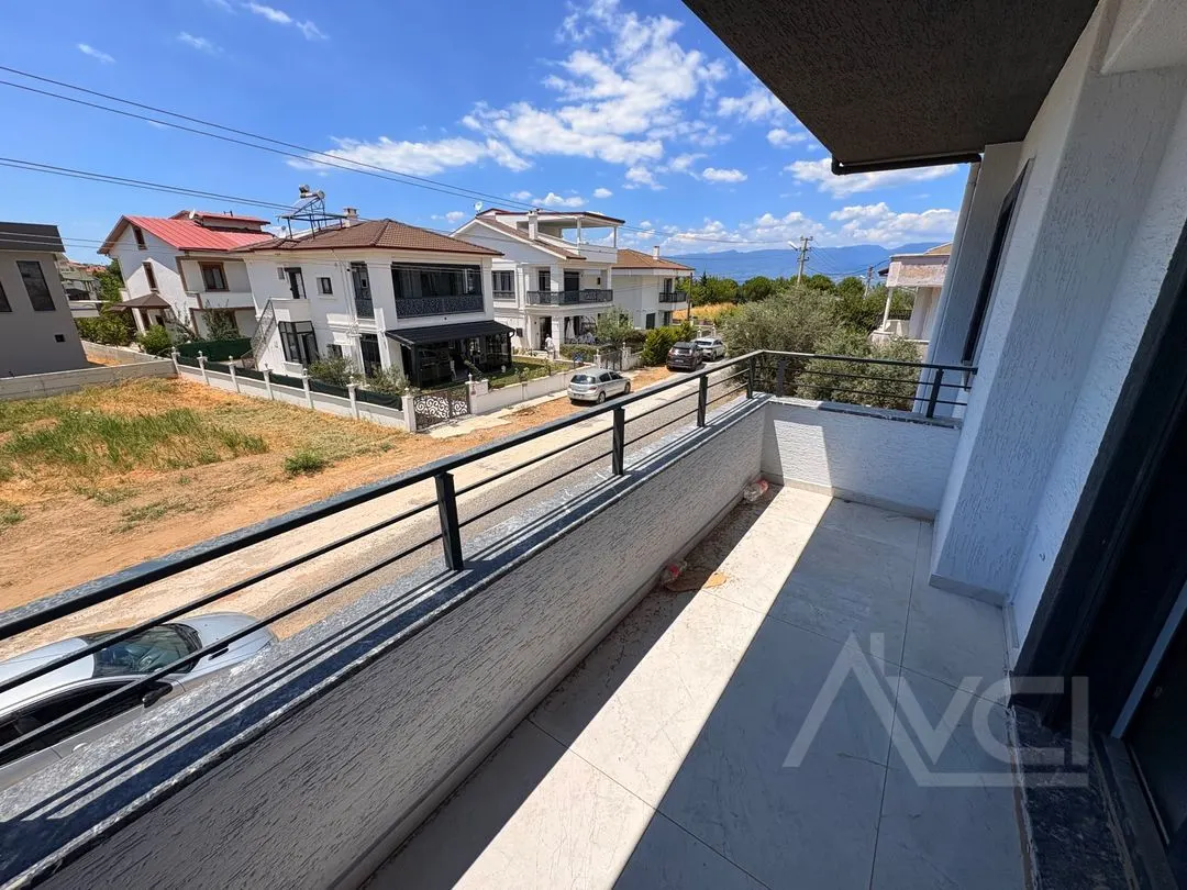 AVCI’DAN 3+1 BURHANİYE’DE DENİZE 50MT VİLLA