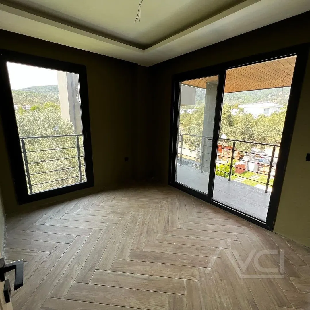OTELLER CİVARINDA 320M2 ARSALI 4+1 MÜSTAKİL HAVUZLU VİLLA