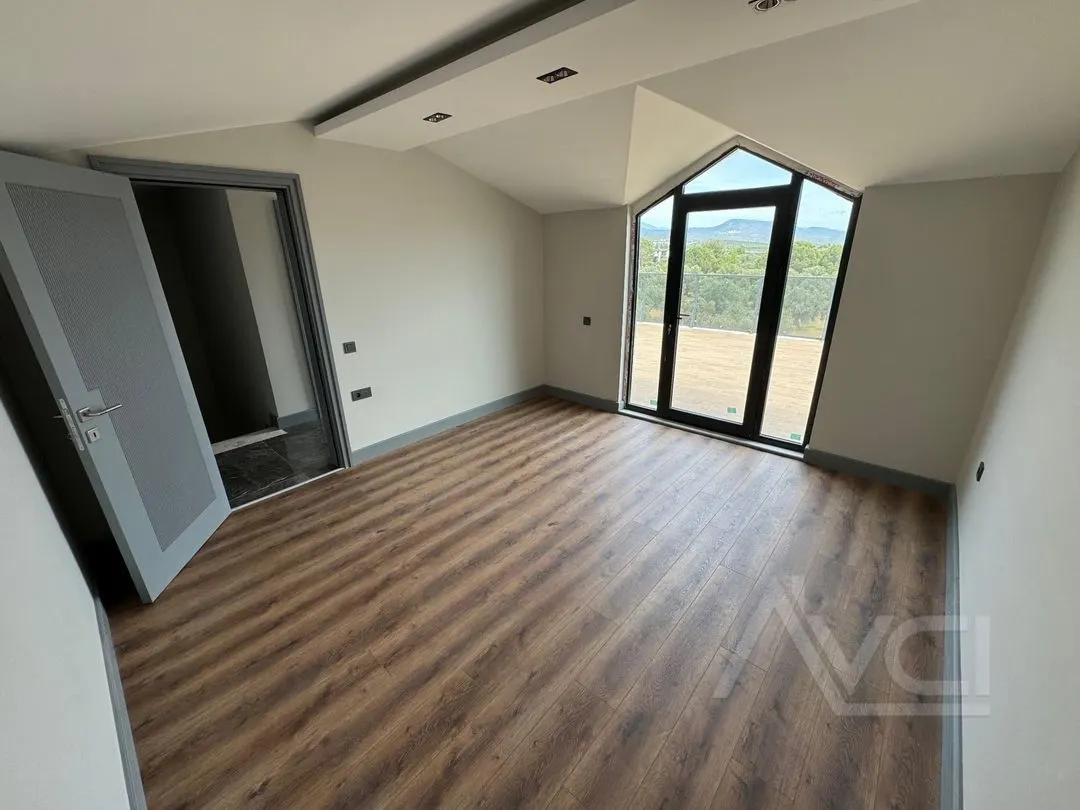 AVCI’DAN 4+1 GİRİŞ ODA HAVUZ GÜVENLİK DENİZ MANZARALI LOFT VİLLA