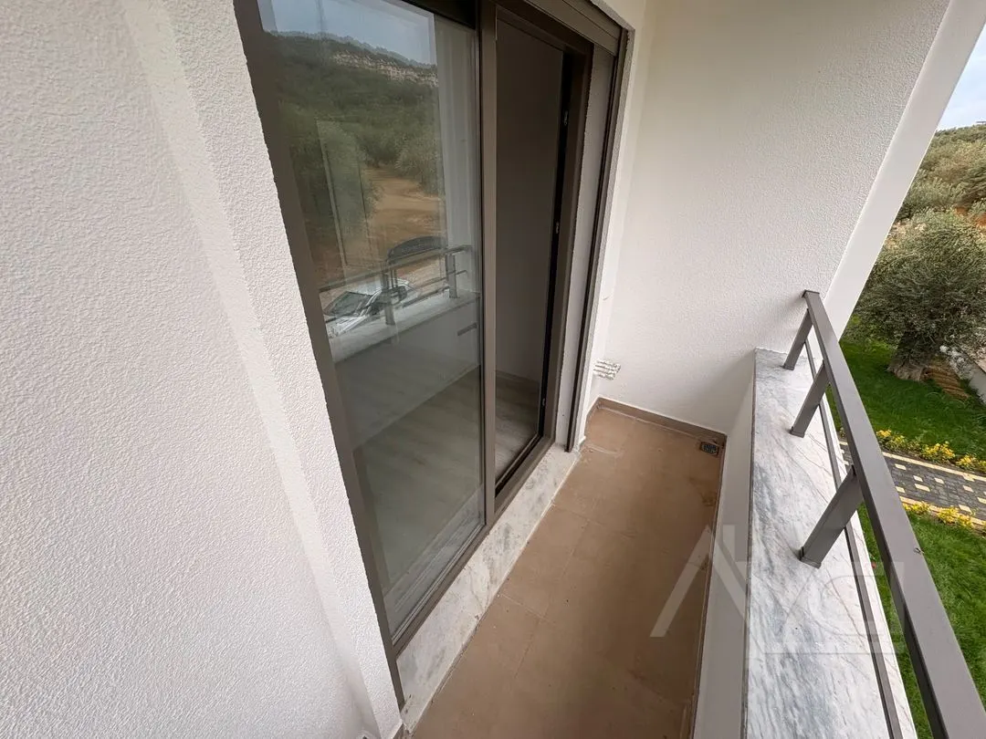 AVCI’DAN KÜCÜKKUYUDA YOLA YAKIN SİTE İÇİ ÜST KAT 2+1 DAİRE