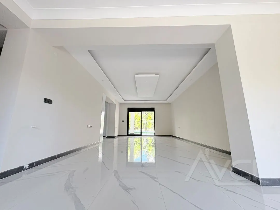 AVCI’DAN DENİZE 10 MT DENİZ MANZARALI 5+1 VİLLA