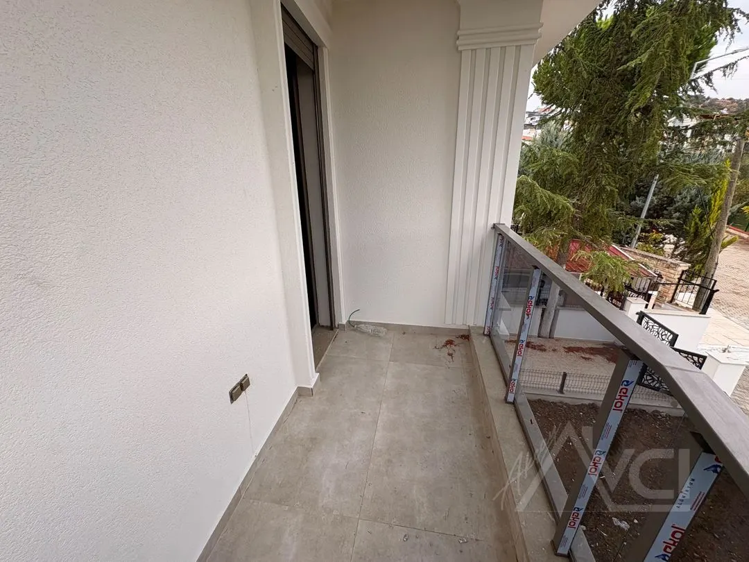 AVCI’DAN MIHLI’DA İKİZ 3+1 BAHÇELİ VİLLA