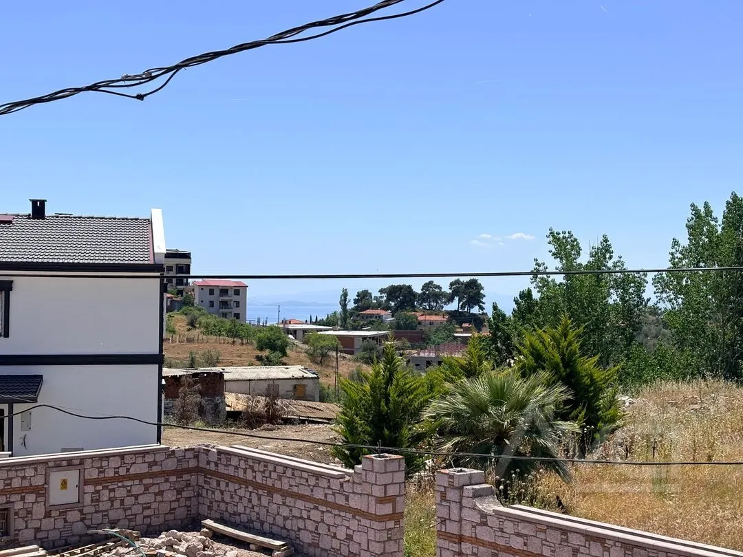 AVCI’DAN NARLI’DA KÖY İÇERİSİNDE 3 KATLI  6+1