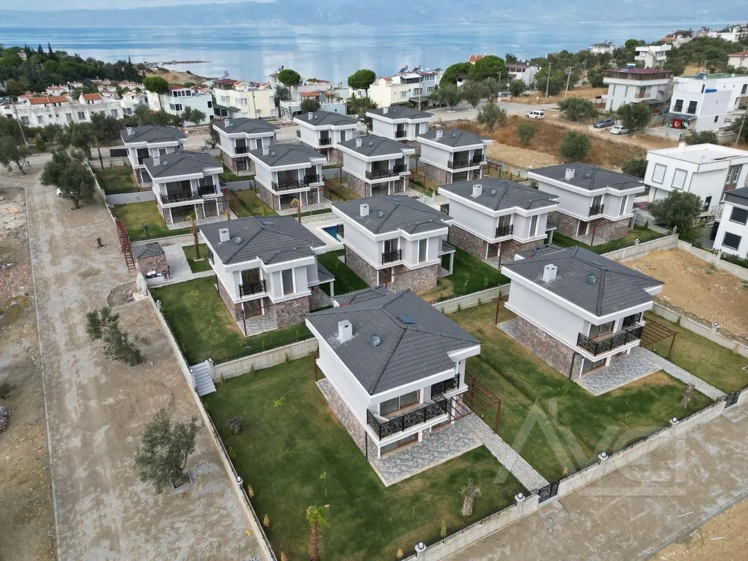AVCI'DAN TAM MÜSTAKİL HAVUZLU DENİZE 200 MT SON 2 VİLLA