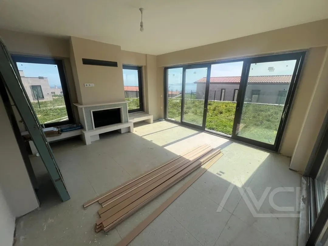 AVCI'DAN 600M2 ARSA TEK KATLI TAŞ 3+1 DENİZ MANZ EN ÖN VİLLA