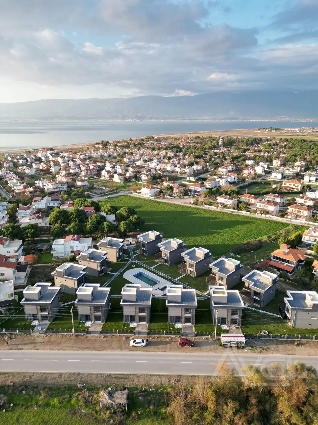 AVCI’DAN BURHANİYE ÖRENDE 3+1 VİLLA