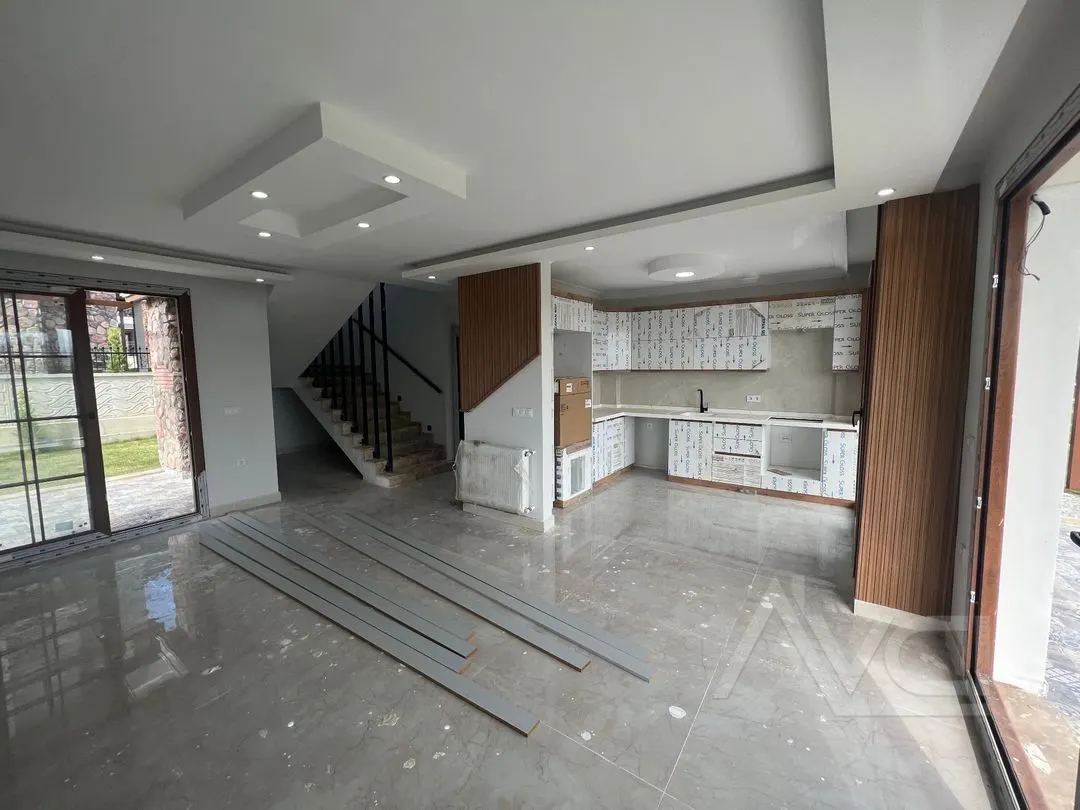 AVCI'DAN TAM MÜSTAKİL HAVUZLU DENİZE 200 MT SON 2 VİLLA