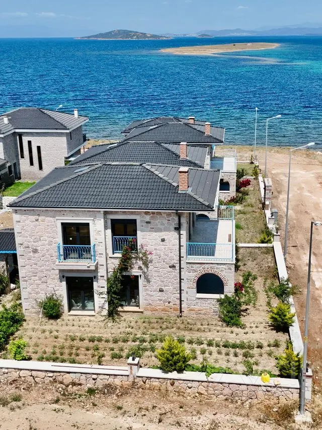 AVCI’DAN CUNDA’DA DENİZE SIFIR TAŞ VİLLA