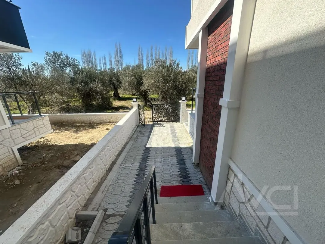 AVCI’DAN KESİNTİSİZ ZEYTİNLİK MANZARALI SIFIR VİLLA