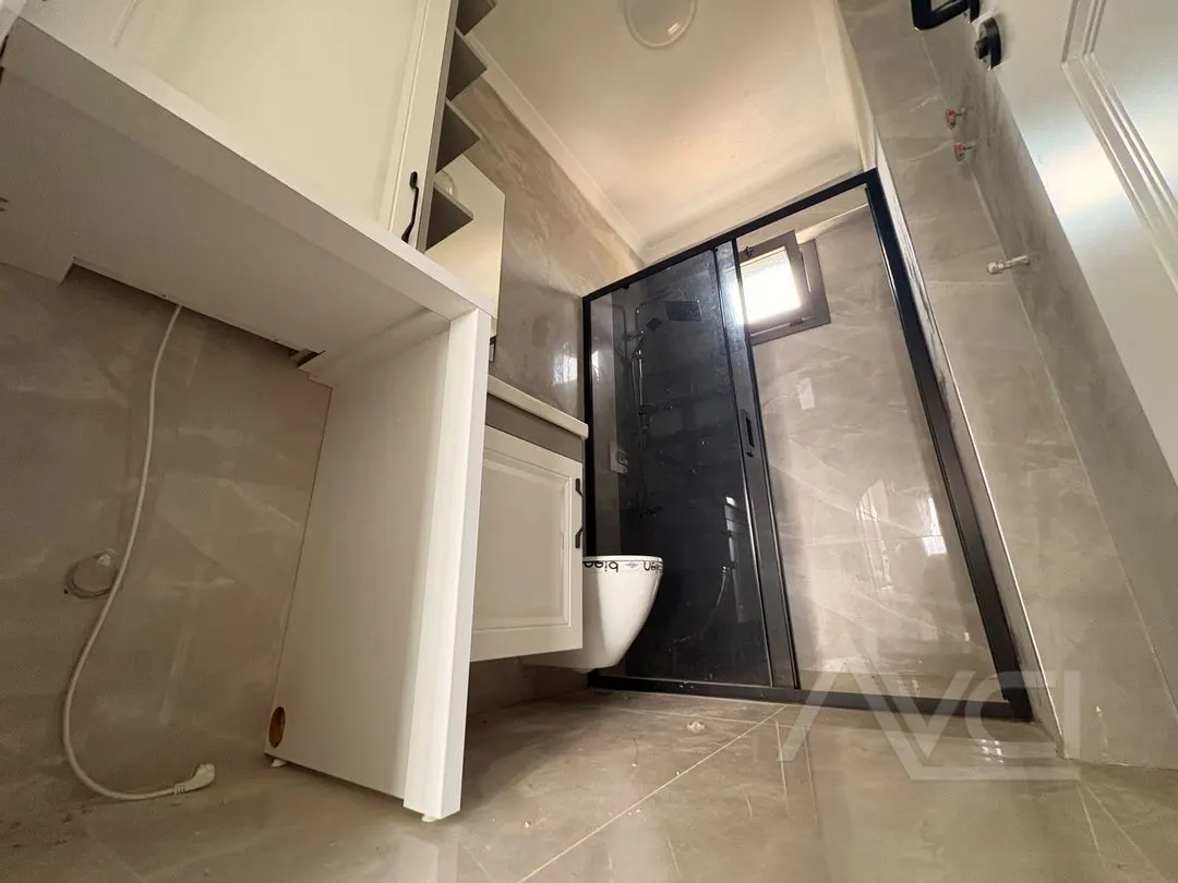 AVCI’DAN KÜCÜKKUYUDA YOLA YAKIN SİTE İÇİ ÜST KAT 2+1 DAİRE