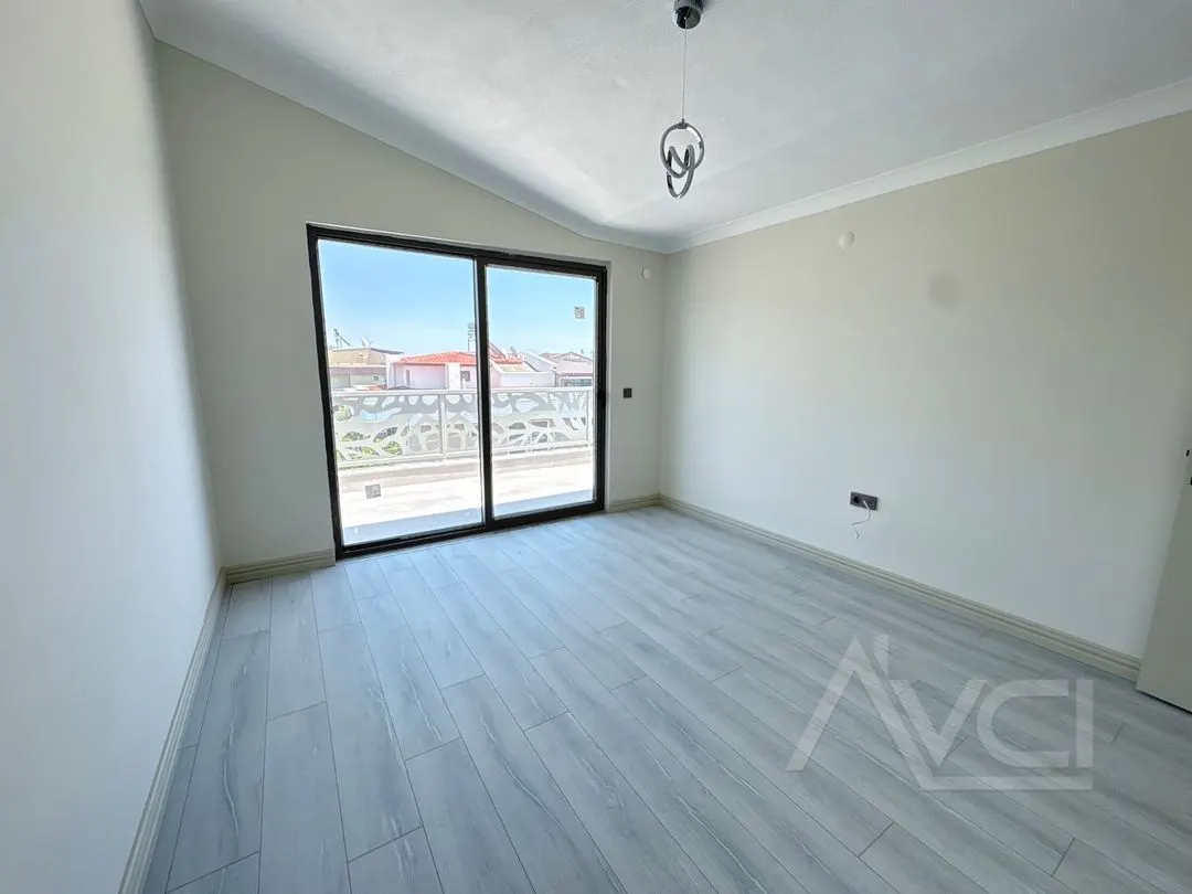 AVCI’DAN NARLI ALTINDA 5+1 DENİZE 100MT İKİZ VİLLA