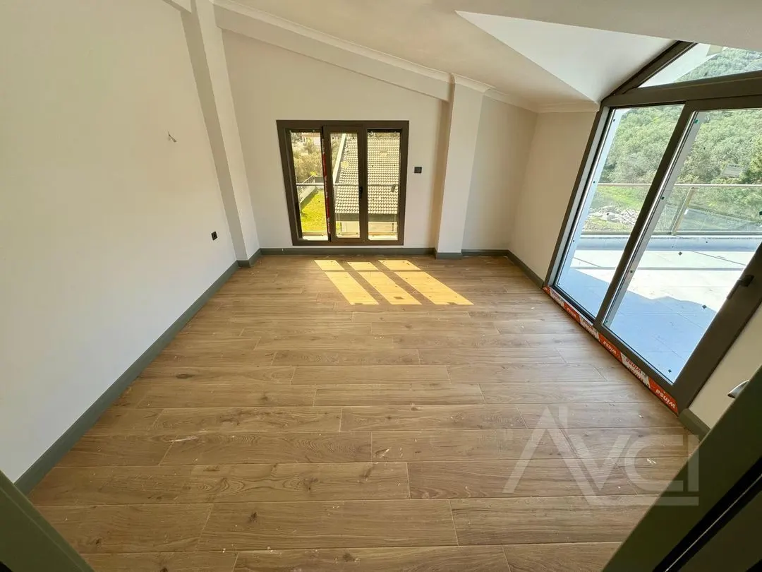 NARLIDA DENİZE 300MT 3+1 GENİŞ BAHÇE ALANI + HAVUZ  AYRI MUTFAK TERASLI