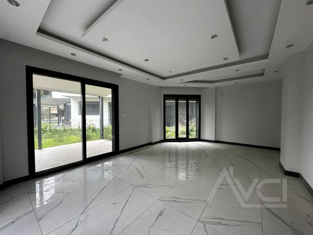 AVCI’DAN ÖREN PLAJA 500MT AYRI MUTFAK 5+1 VİLLA