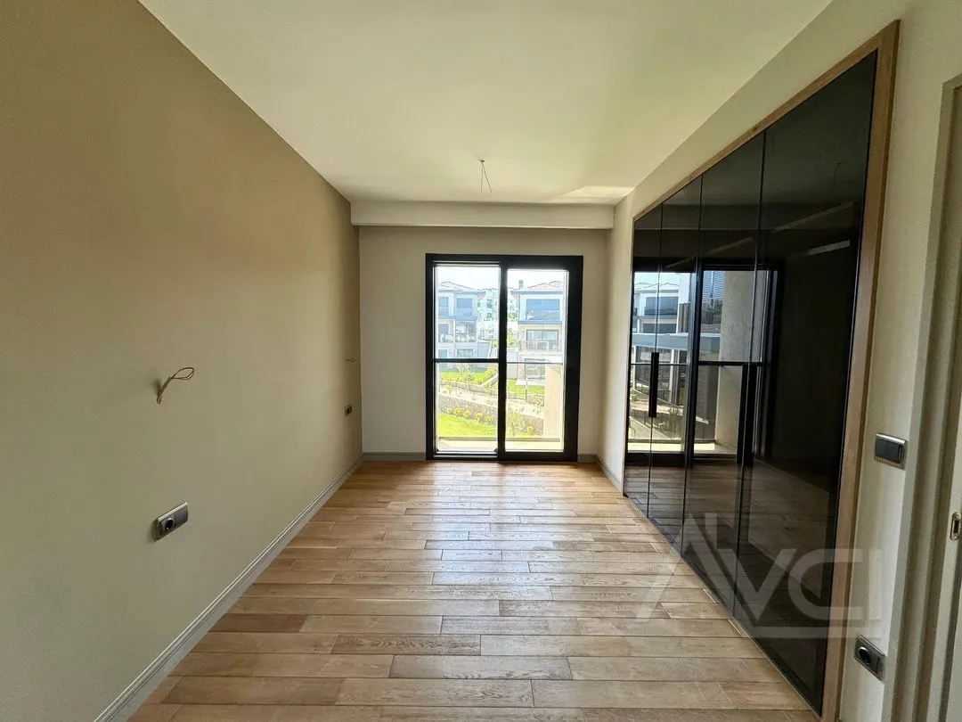AVCI’DAN 6+1 DENİZE SIFIR ÖZEL PLAJLI MÜSTAKİL VİLLA