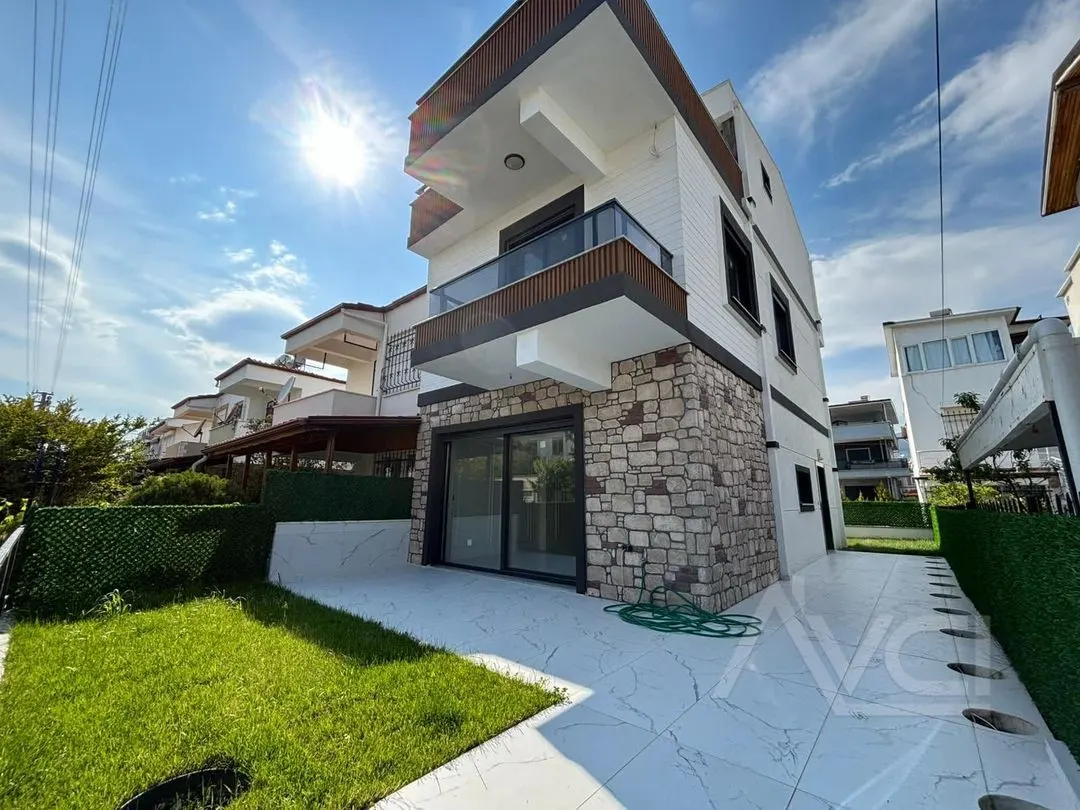 GÜRE DENİZE 30MT DENİZE 2. SIRADA SIFIR 4+1 VİLLA